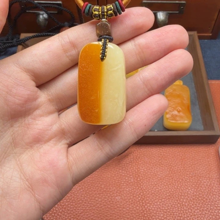 蜜蜡未镶嵌吊坠(赠链)