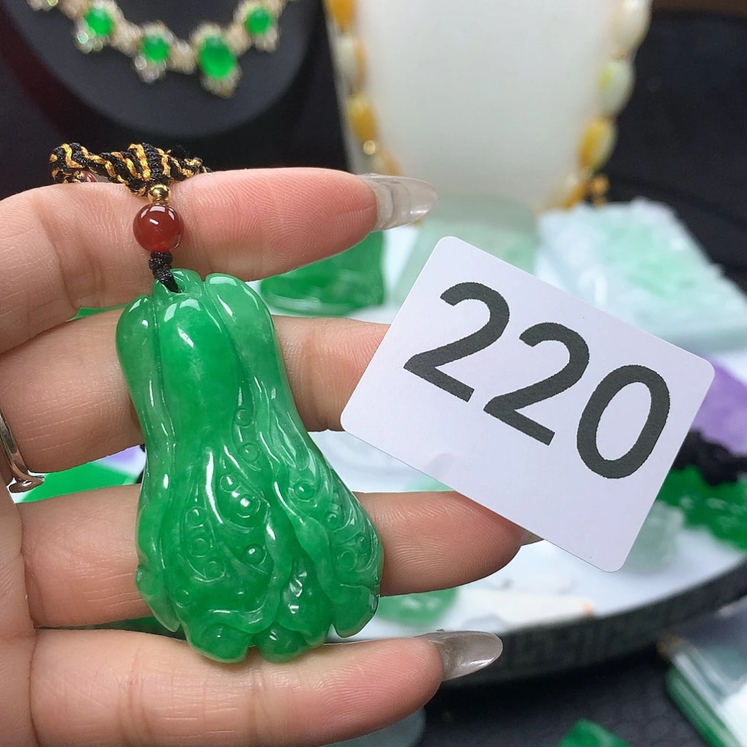 翡翠吊坠(赠链)未镶嵌