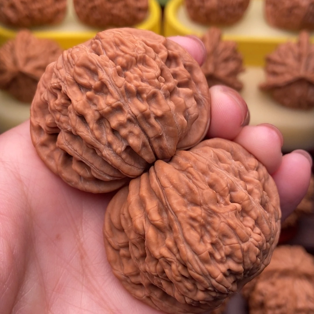 文玩核桃把件精品老树红皮四座楼45