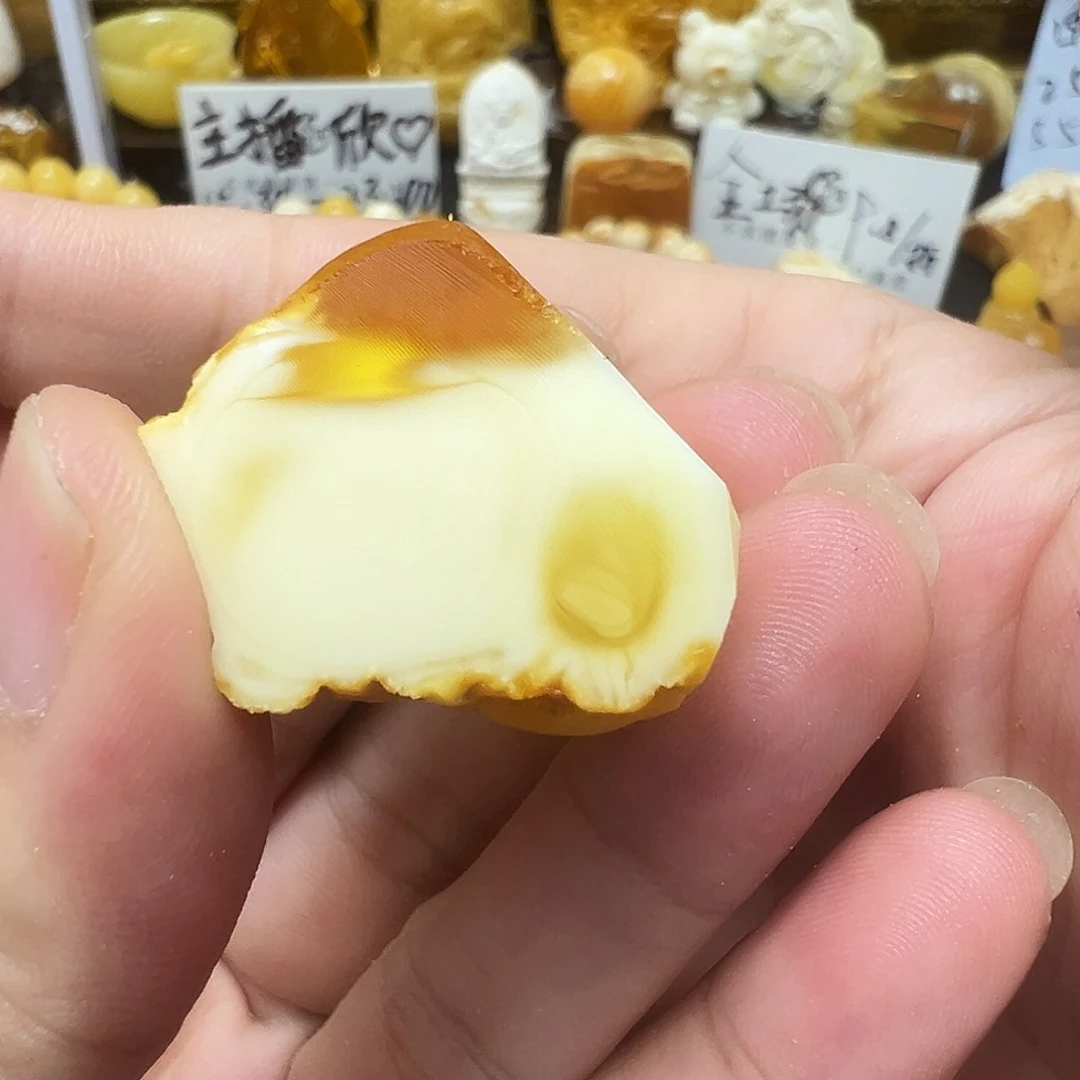 未镶嵌定制琥珀L*L蜜蜡