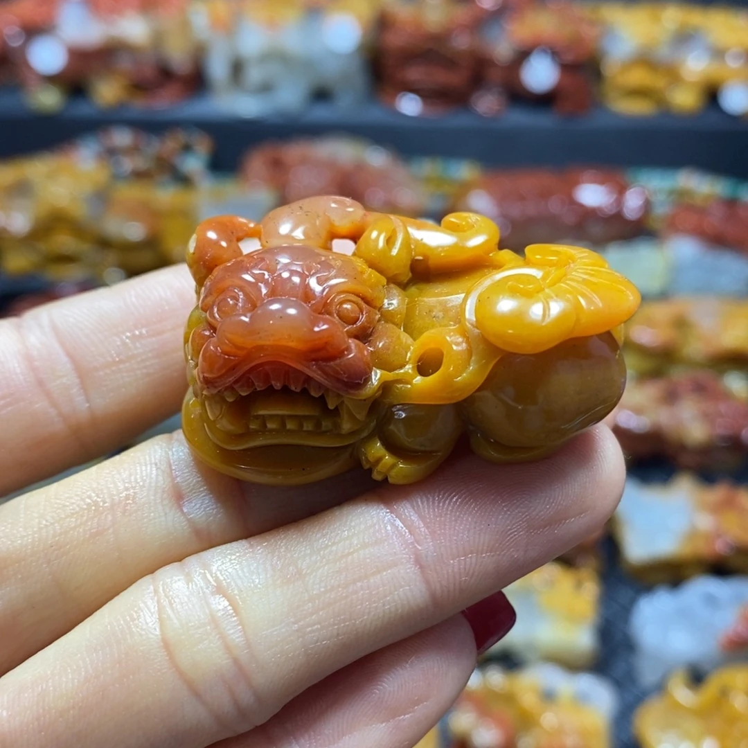 石英质玉（黄龙玉）未镶嵌颈饰