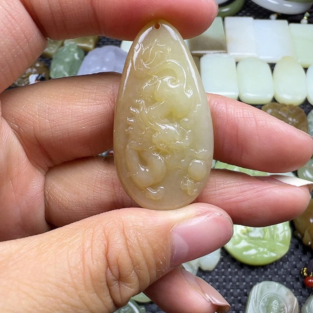 和田玉未镶嵌颈饰微瑕漏，买断不退不换，卡41