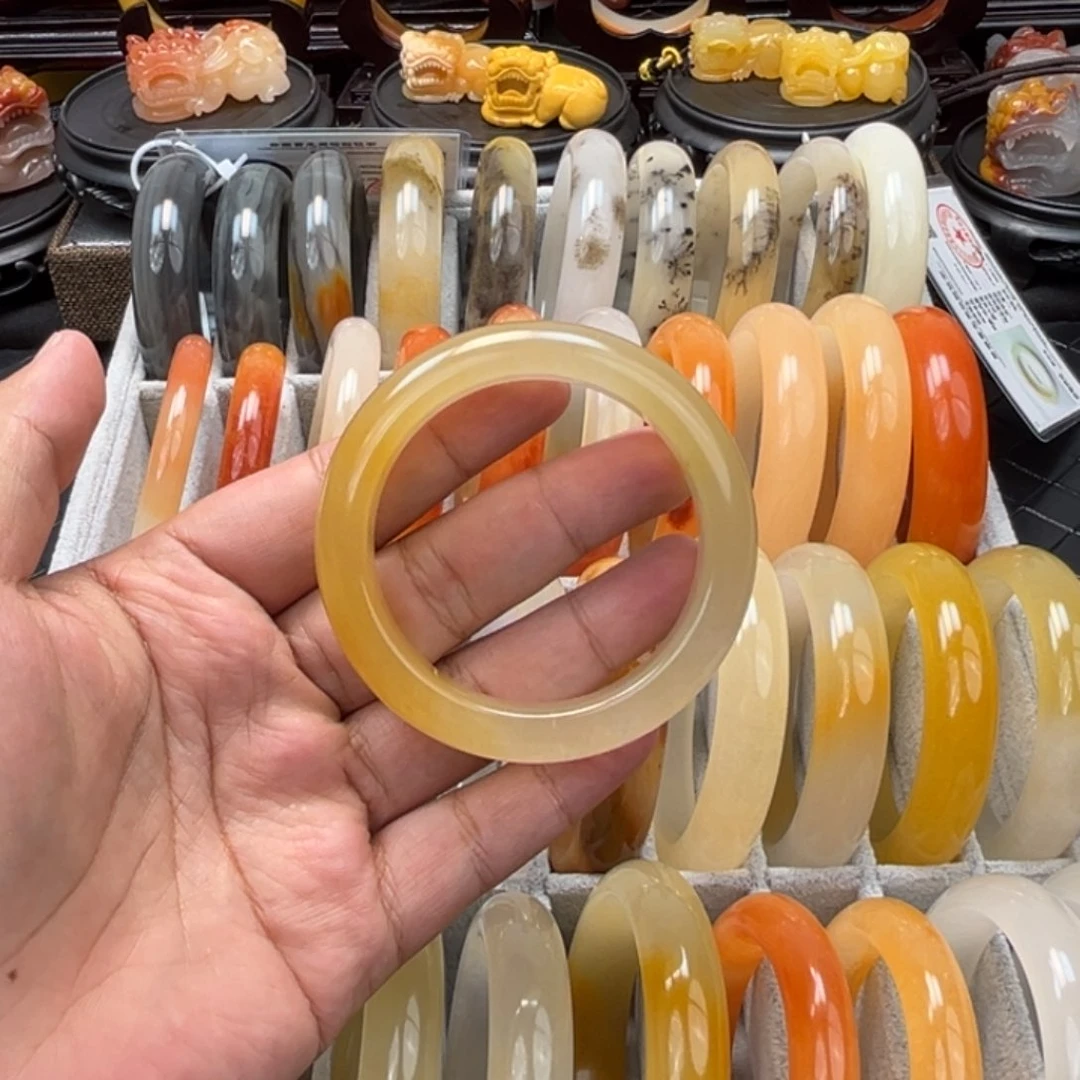 石英质玉（黄龙玉）手镯未镶嵌“**”
