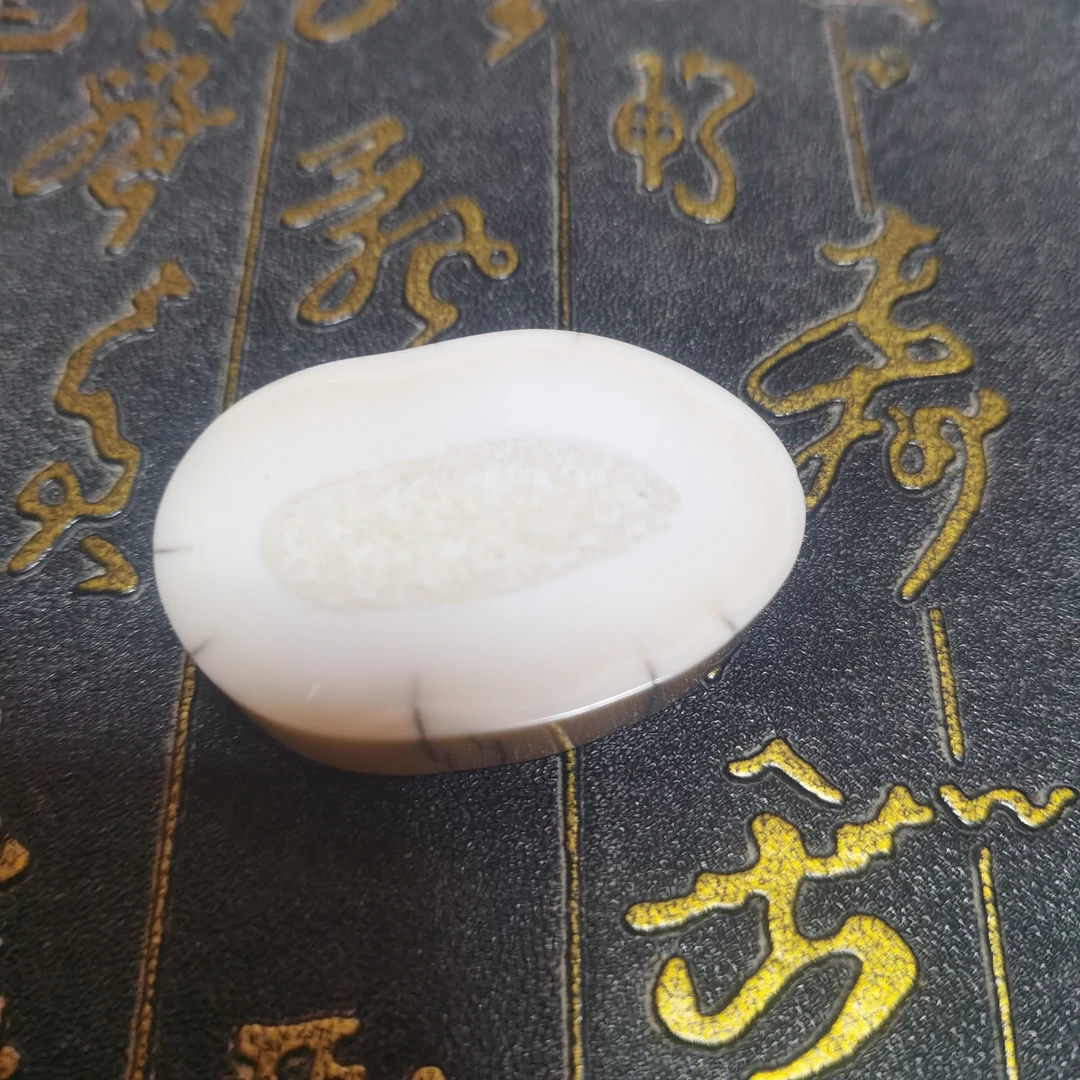 猛犸虬雕刻件约23.5克kk165