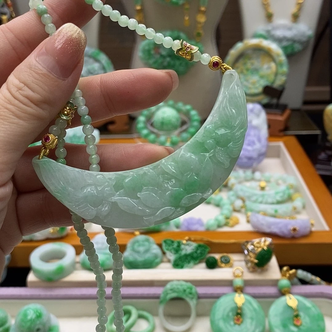 颈饰未镶嵌翡翠天然
