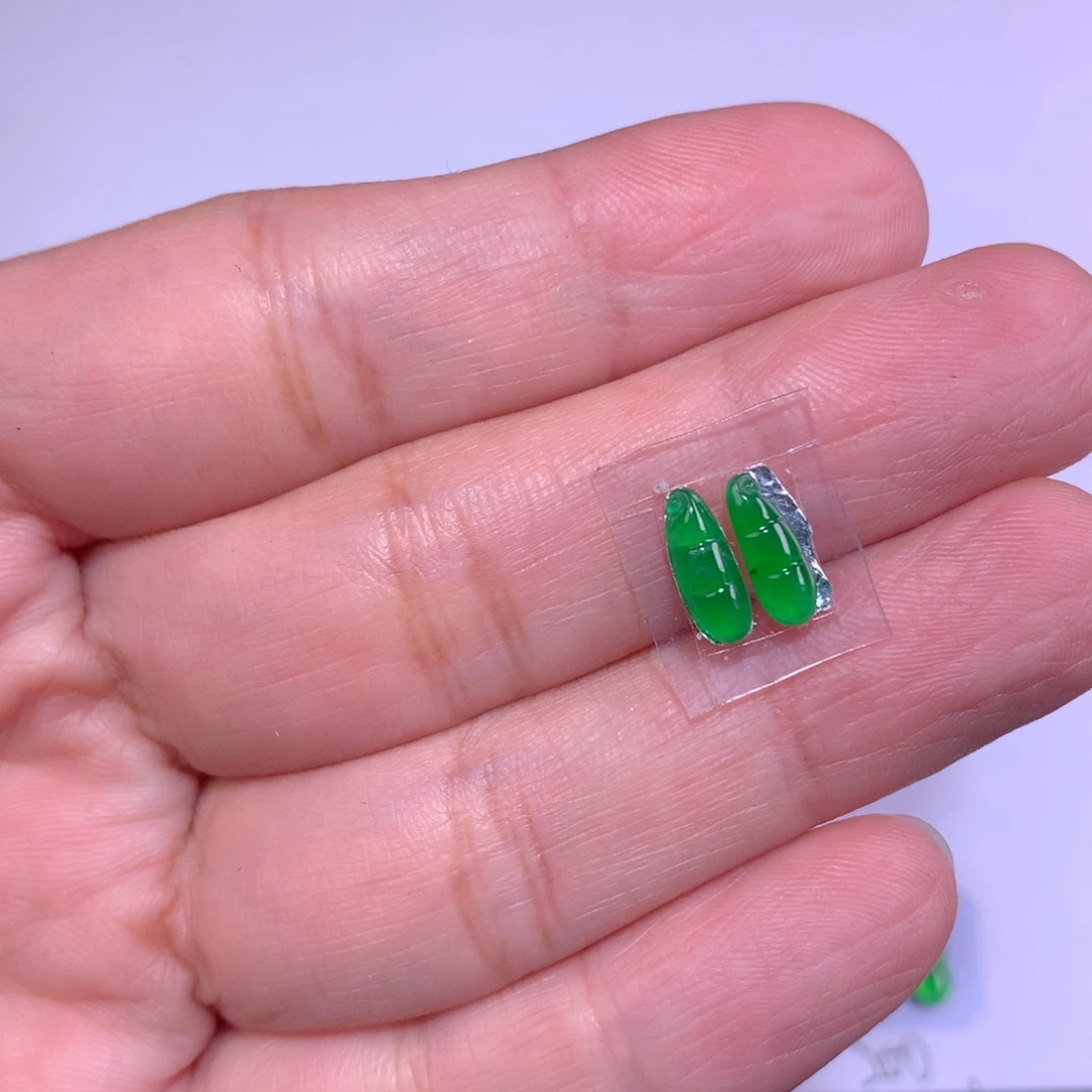 翡翠未镶嵌颈饰绿豆