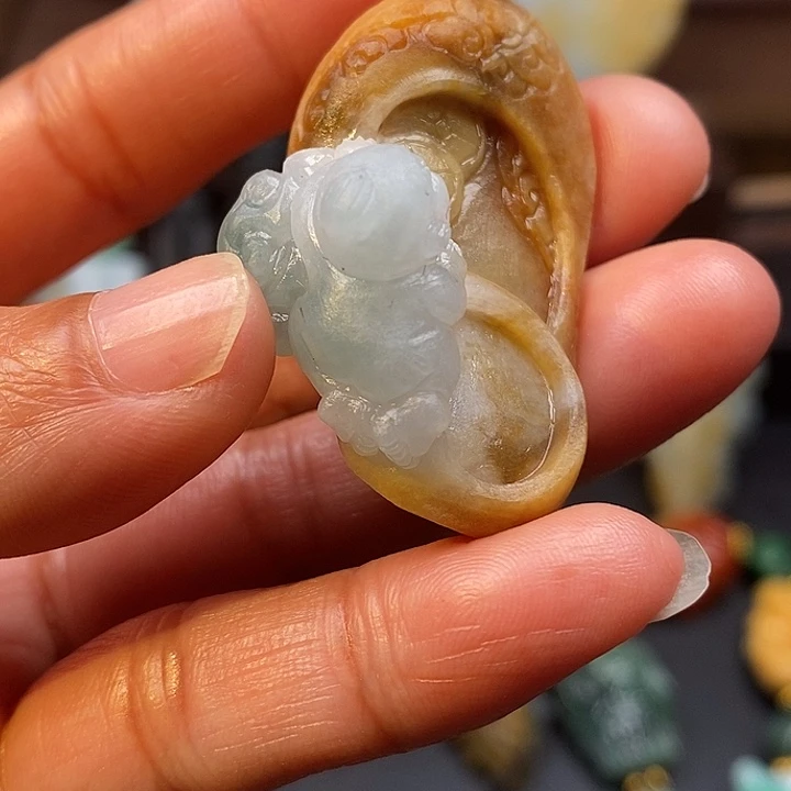 女***范定制翡翠未镶嵌毛货抛光