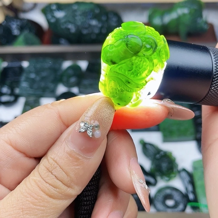 蛇纹石玉未镶嵌挂件泰山玉百财