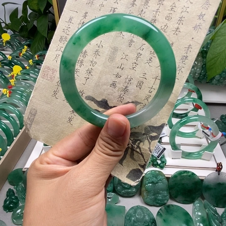 未镶嵌手镯石英质玉