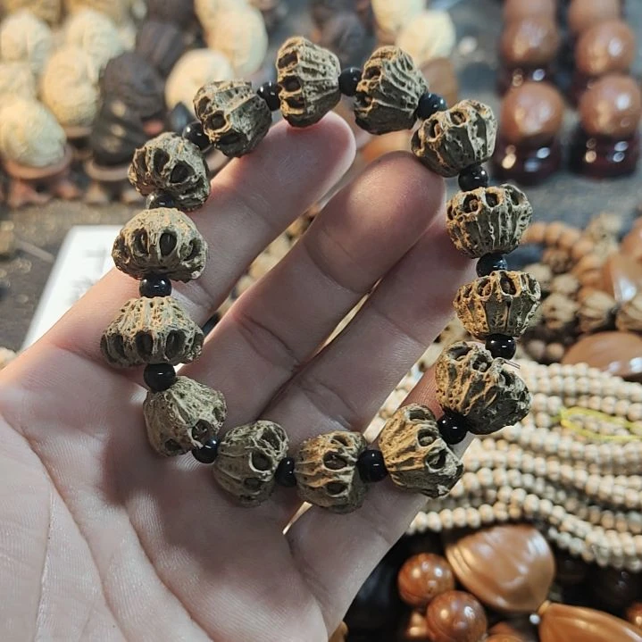 文玩核桃吊坠十瓣莲花菩提子手串