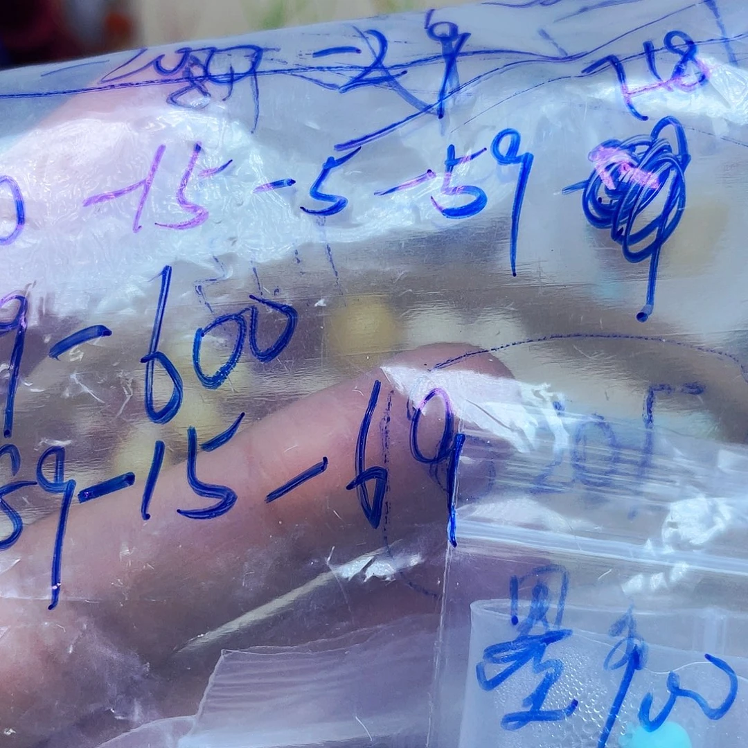 君***玉南红玛瑙未镶嵌挂件订制