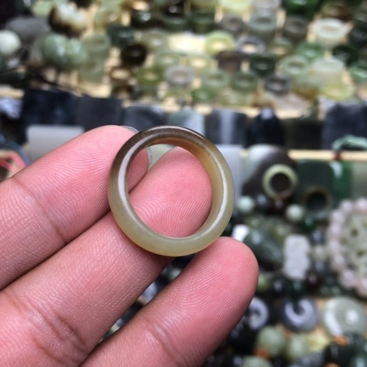 一***水和田玉未镶嵌颈饰