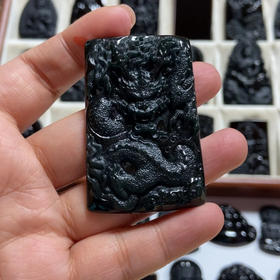 翡翠颈饰未镶嵌?****l龙牌