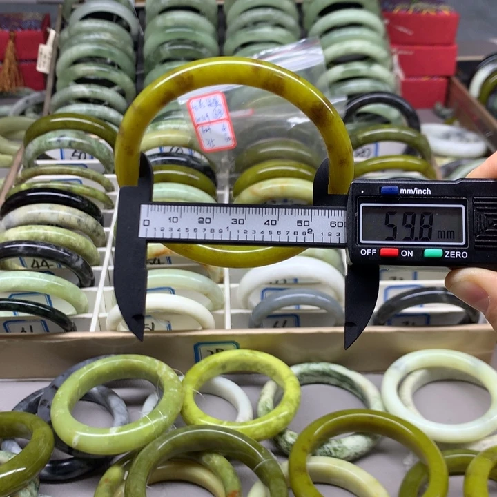 未镶嵌蛇纹石玉手镯72