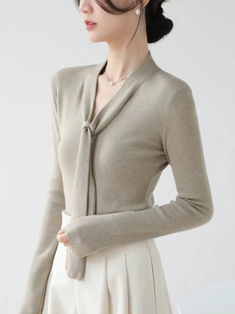 纯色v领常规打底衫通勤风