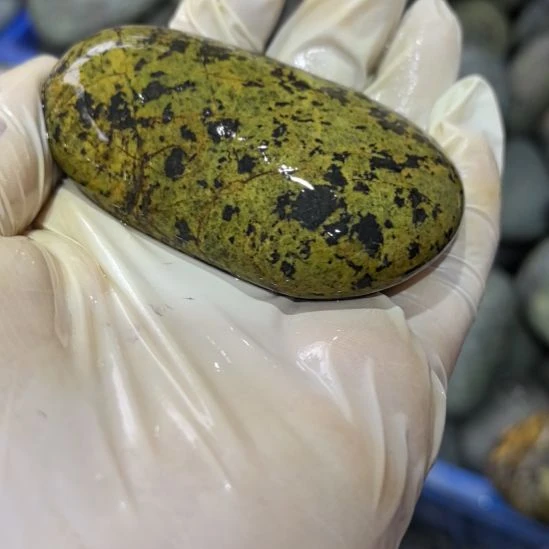 用***7藏玉药王石原石一个