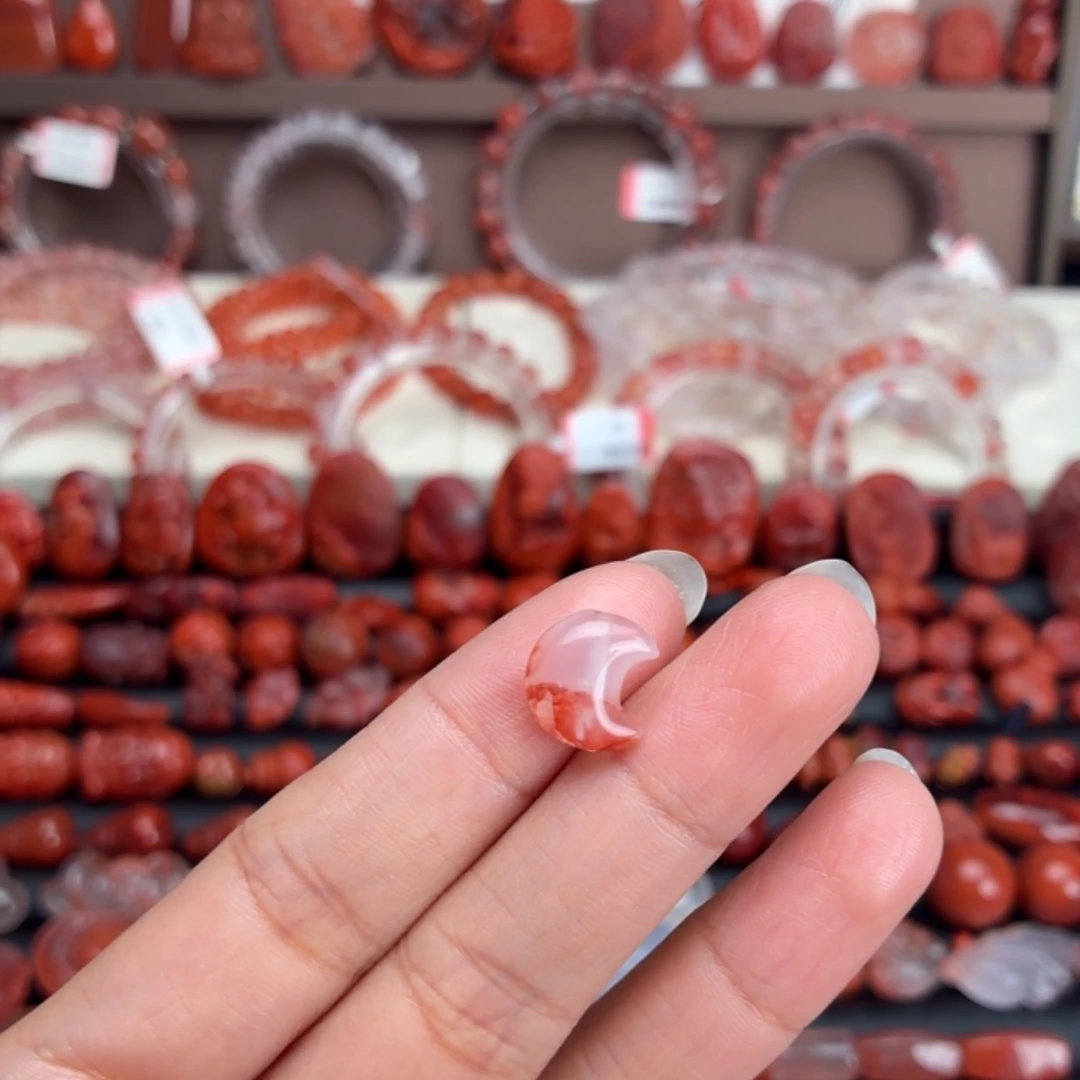 南红玛瑙未镶嵌颈饰月亮