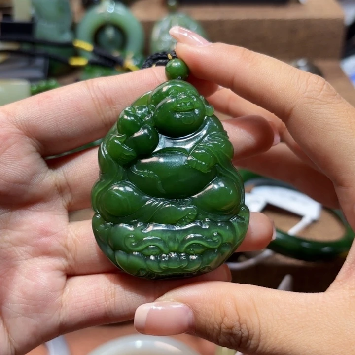 颈饰未镶嵌和田玉（碧玉）