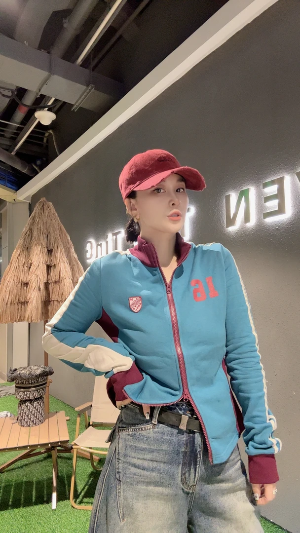 2025早秋新款8323短款城市运动风拉链女立领短外套