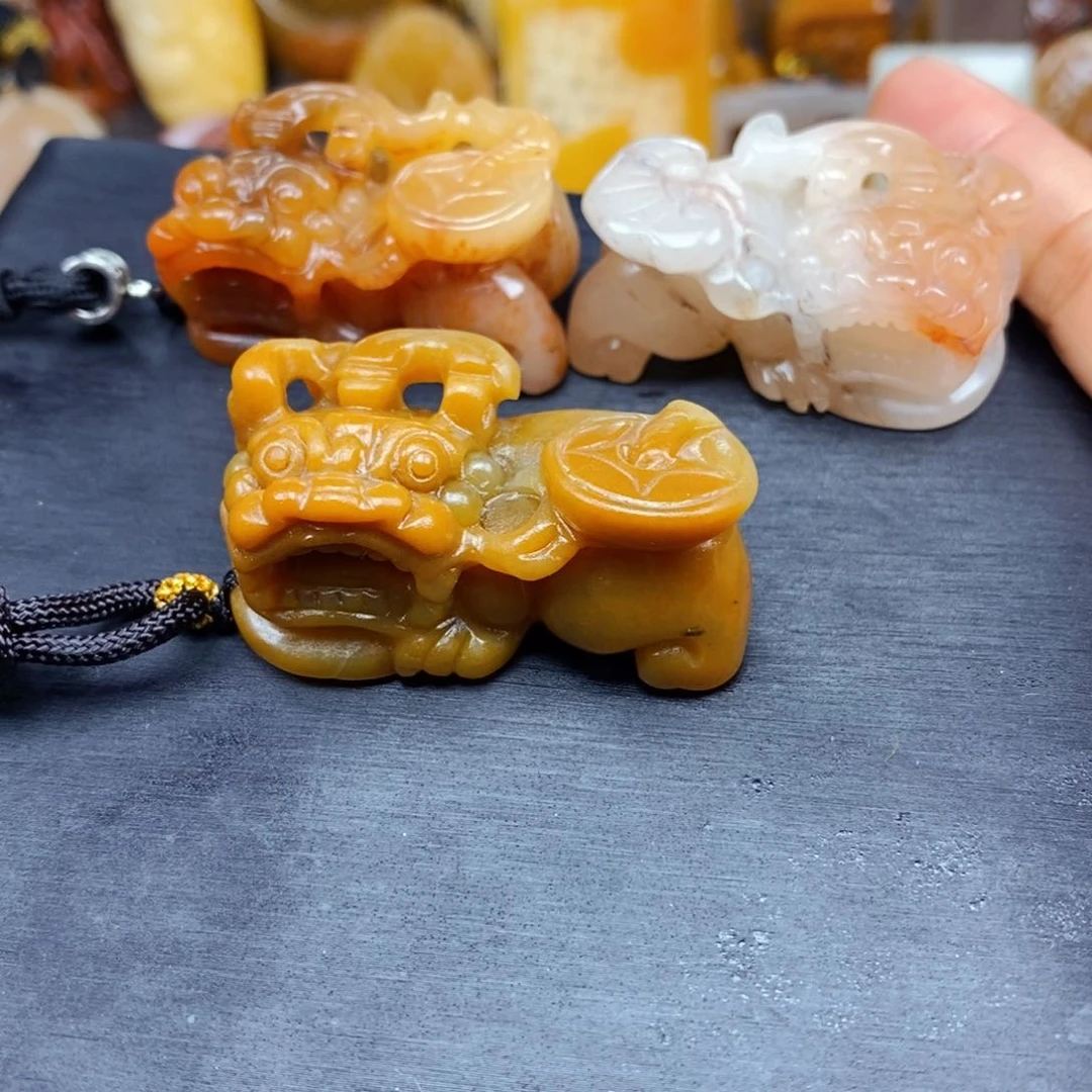 石英质玉（黄龙玉）颈饰未镶嵌