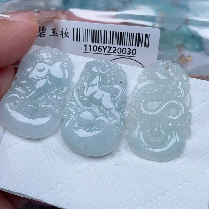 吊坠(不含链)未镶嵌翡翠