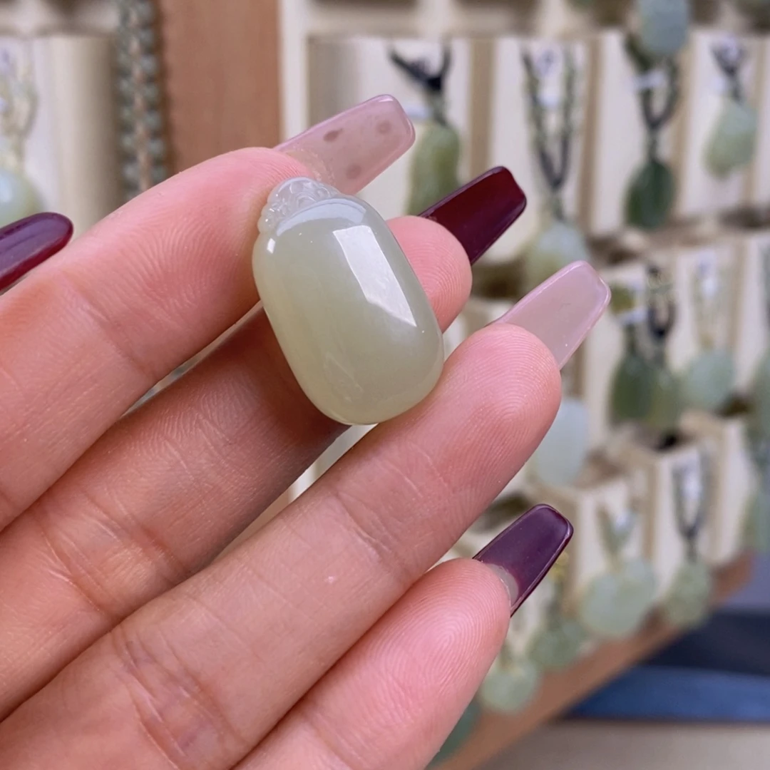 一***枫和田玉未镶嵌颈饰