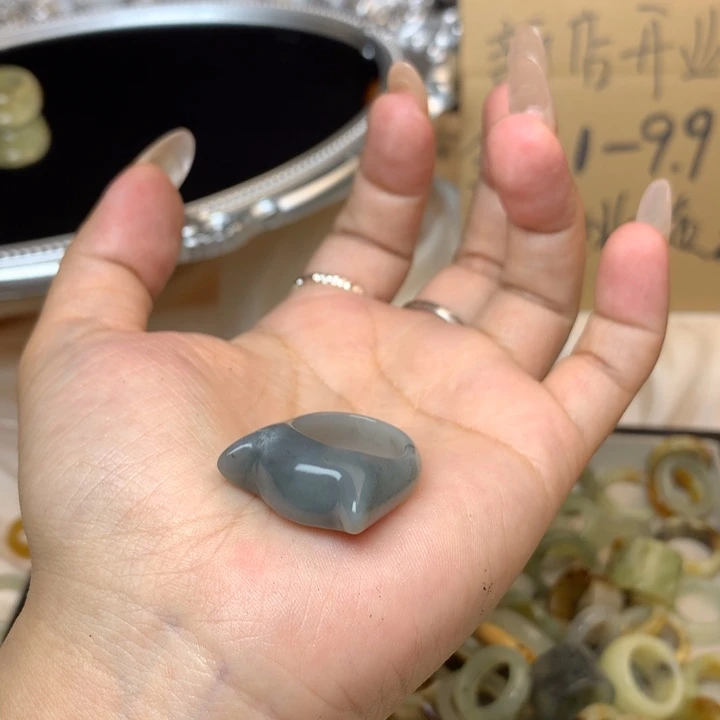 レ****合金蛇纹石玉戒指