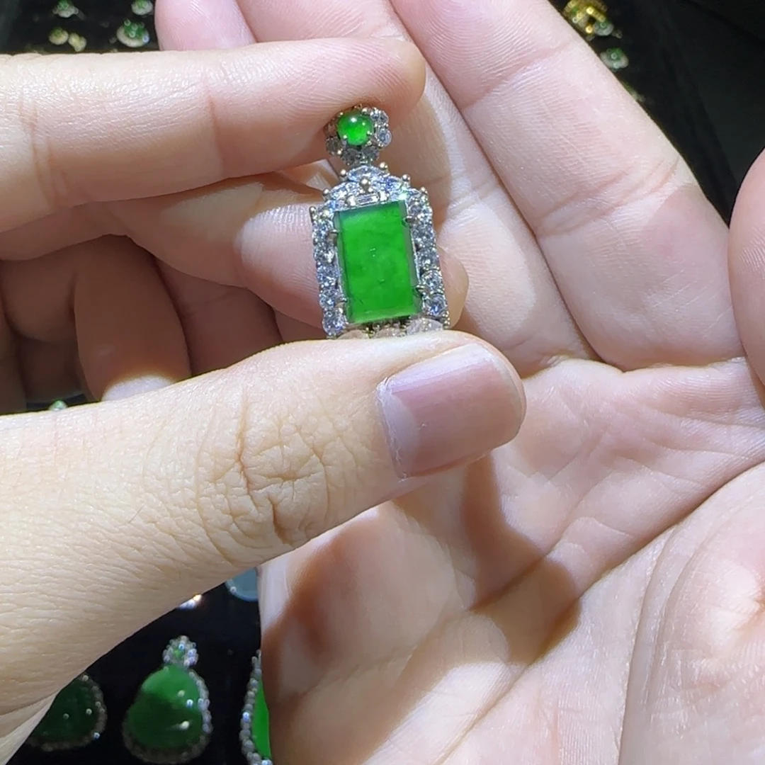 颈饰未镶嵌翡翠天然翡翠A货无事牌