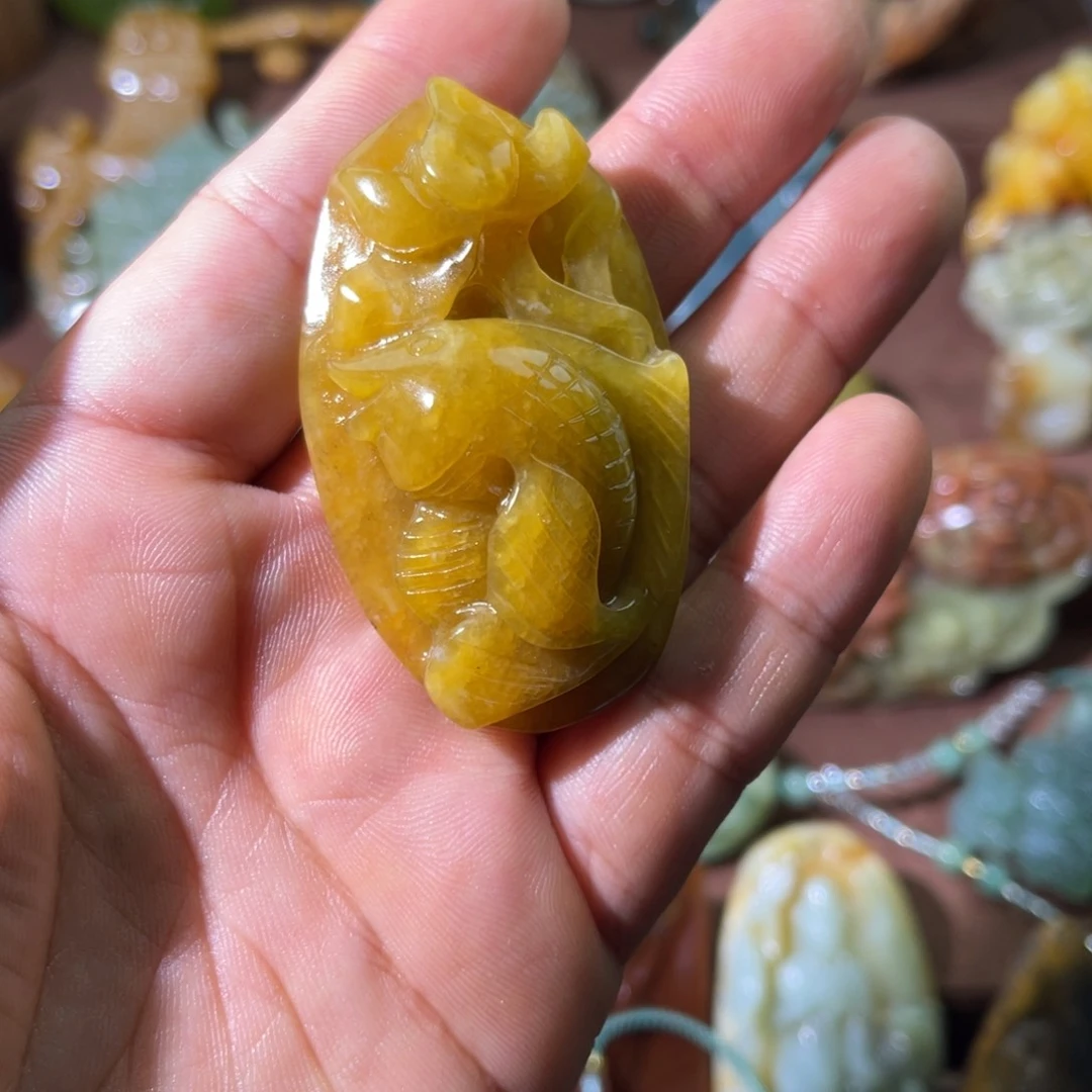 蛇纹石玉未镶嵌颈饰