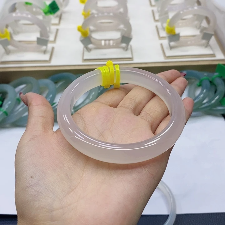 玛瑙/玉髓手镯未镶嵌62圈口