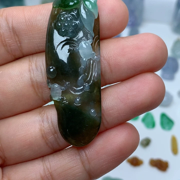 吊坠(不含链)未镶嵌翡翠