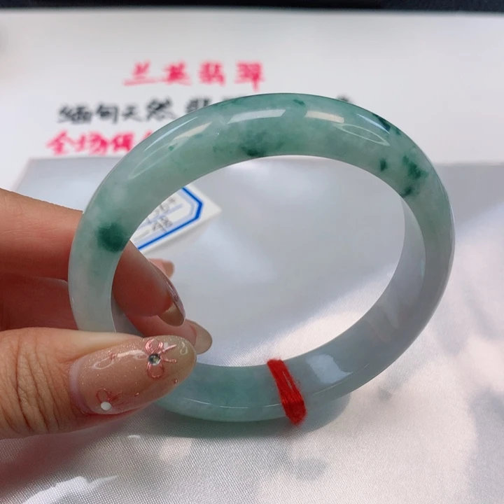 翡翠手镯未镶嵌56圈