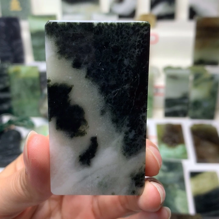 *****独山玉未镶嵌颈饰