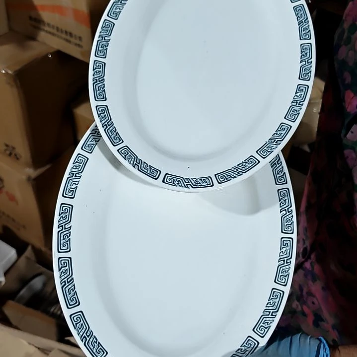 摆件盘子碗茶壶啥都有