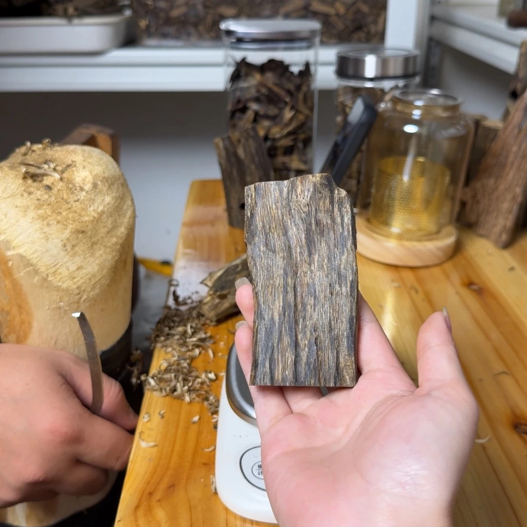 沉香绿奇虫漏香27克