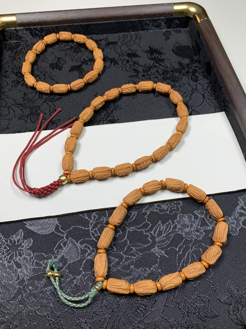 秦岭野生小金条龙纹桃核手串手持1.0cm