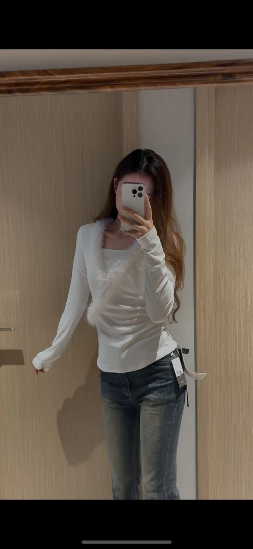 设计感拼接毛绒修身针织衫女秋季新款毛毛围巾长袖打底上衣