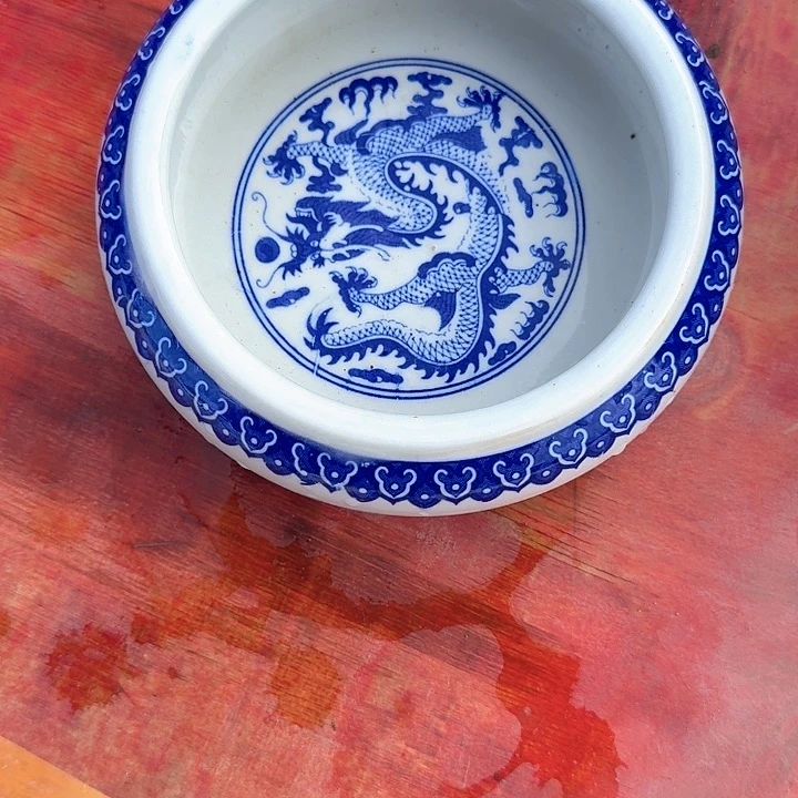 瓷片直径16厘米，高度5厘米