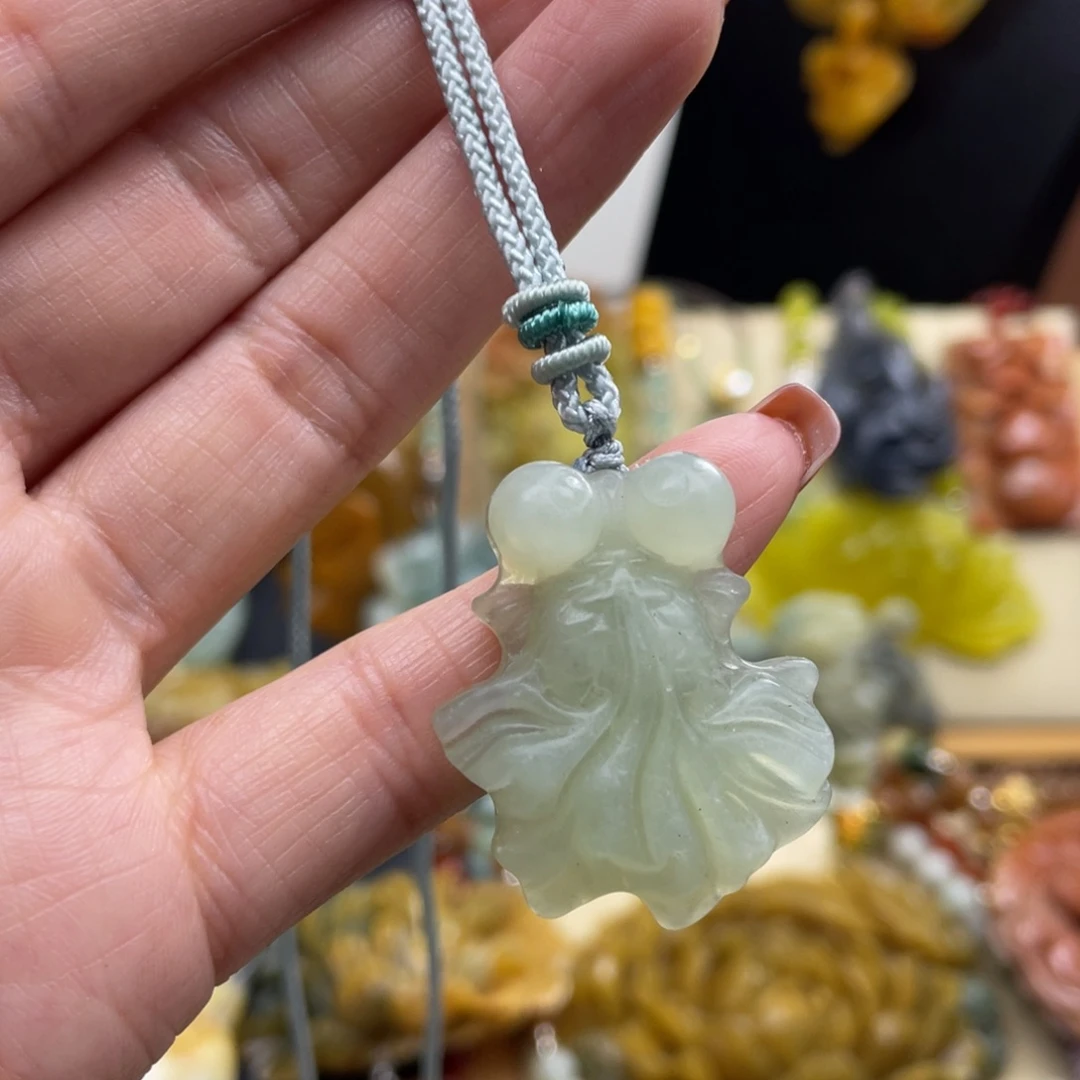 未镶嵌蛇纹石玉颈饰