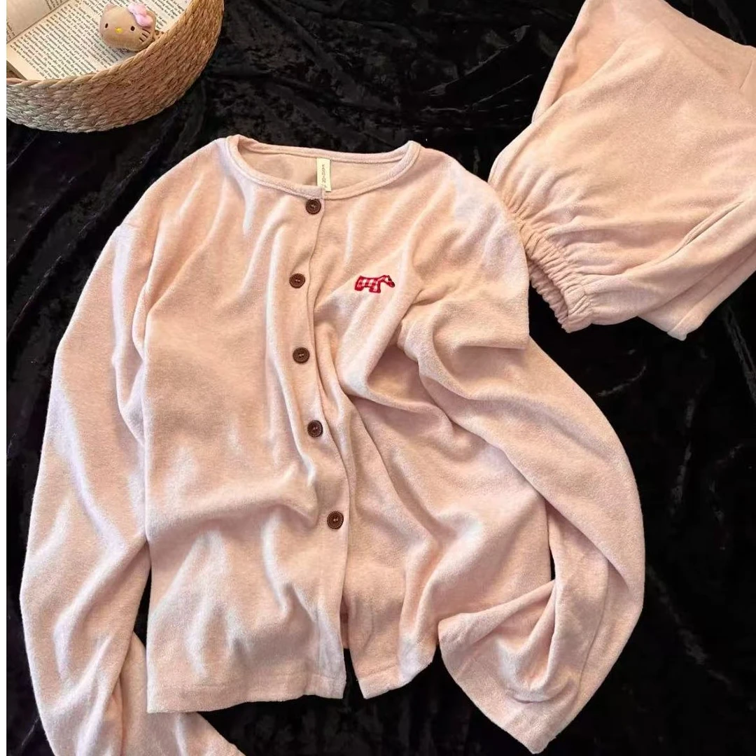 少女甜美可爱卡通绣花德绒保暖睡衣女冬季可外穿家居服