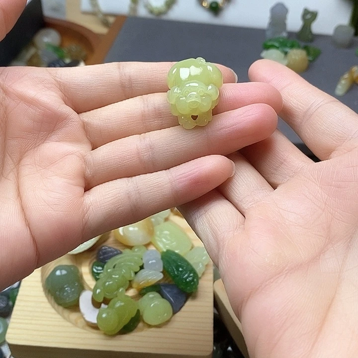 未镶嵌和田玉挂件福猪