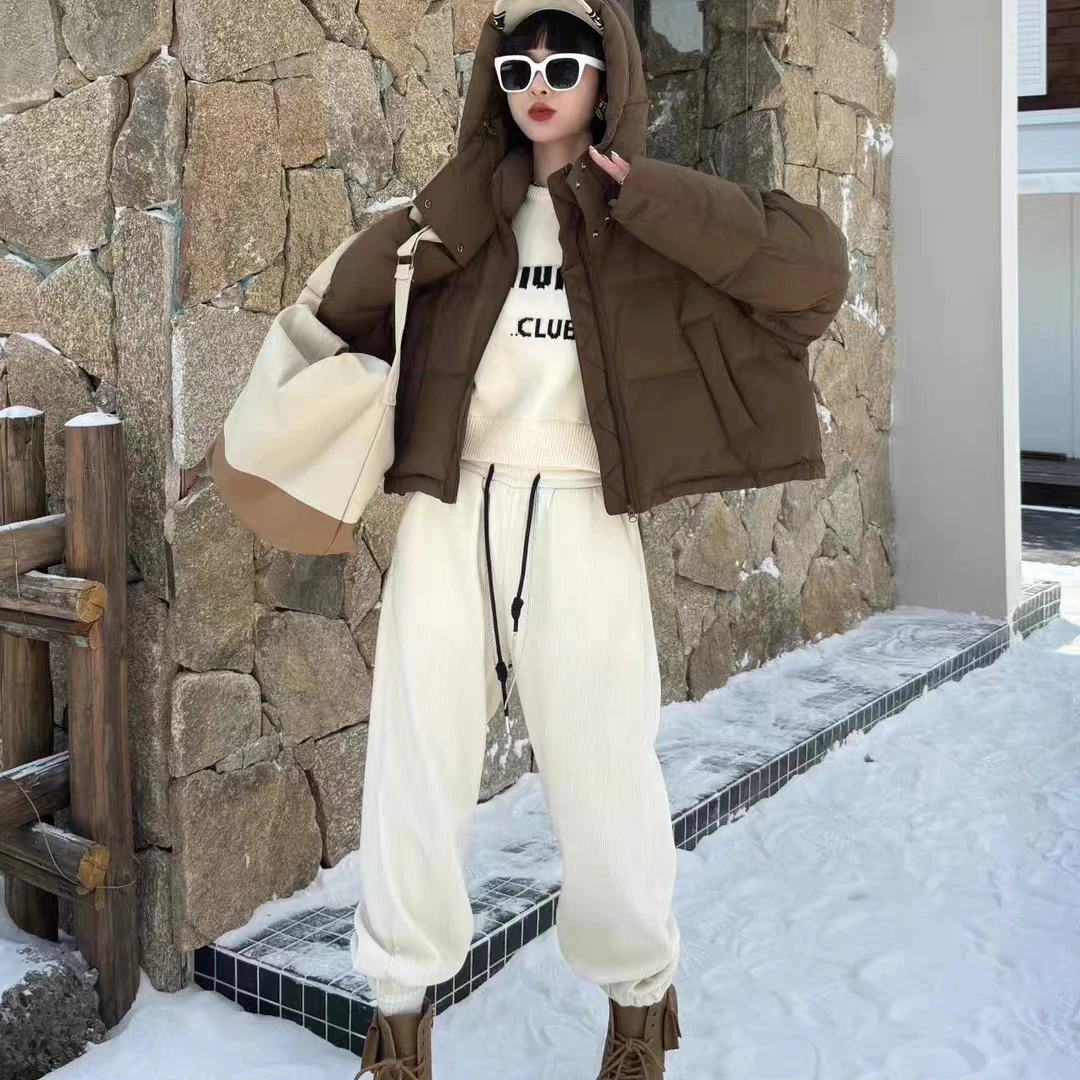 A33棕色短款羽绒服女2025冬新韩系休闲学院风加厚连帽白鸭绒外套