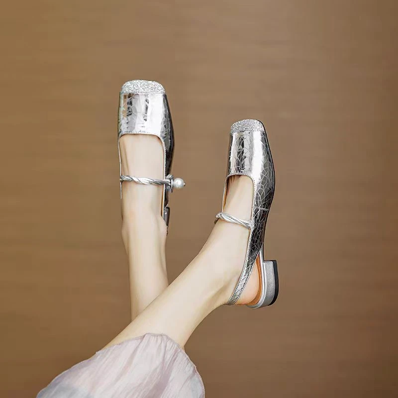 银色高级感法式绝美软皮平跟后空单鞋玛丽珍凉鞋女夏配裙子