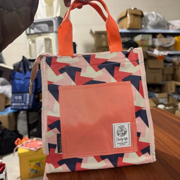 23.5*21*14cm 牛津布手提铝箔便当包！手提个别微微痕迹！