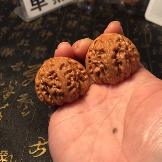 文玩核桃把件三角白38.5mm