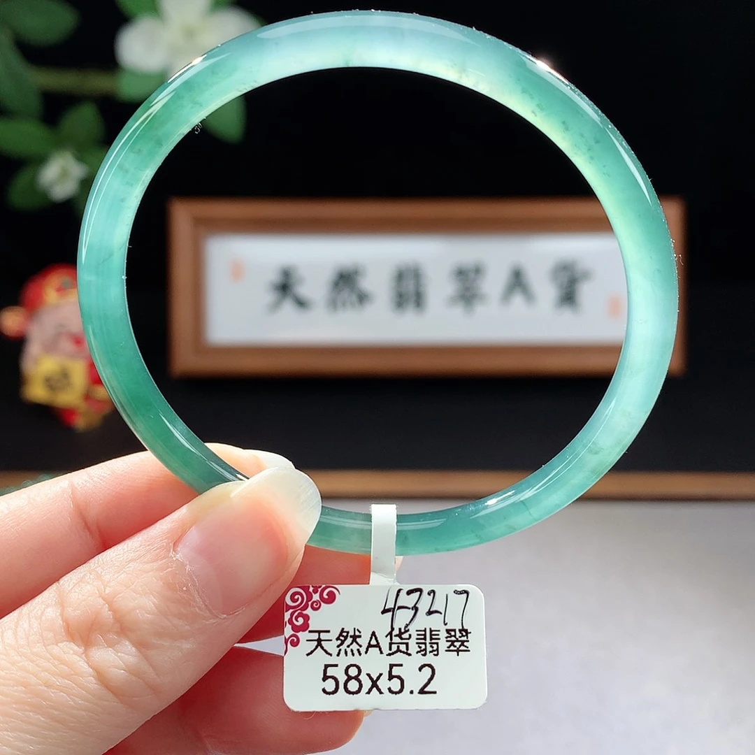 未镶嵌手镯（圆镯）翡翠