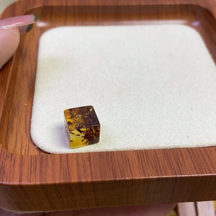 琥珀未镶嵌珠宝奇石花珀方糖0.74g