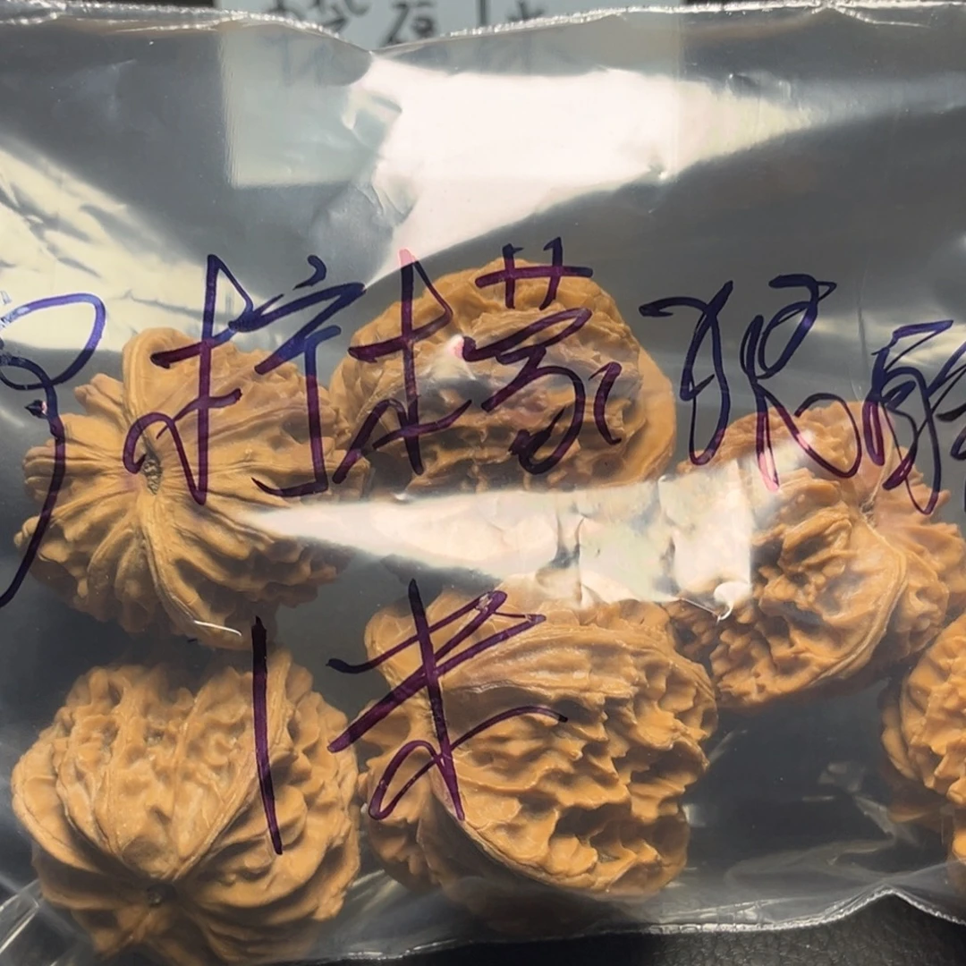 ****酸核桃文玩核桃红灯笼