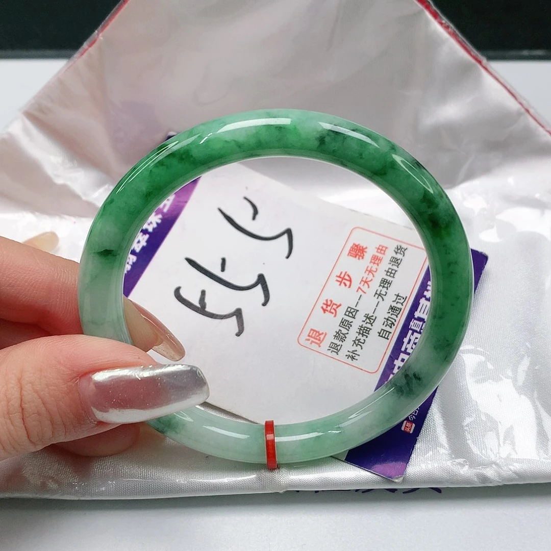 翡翠手镯（圆镯）未镶嵌梅