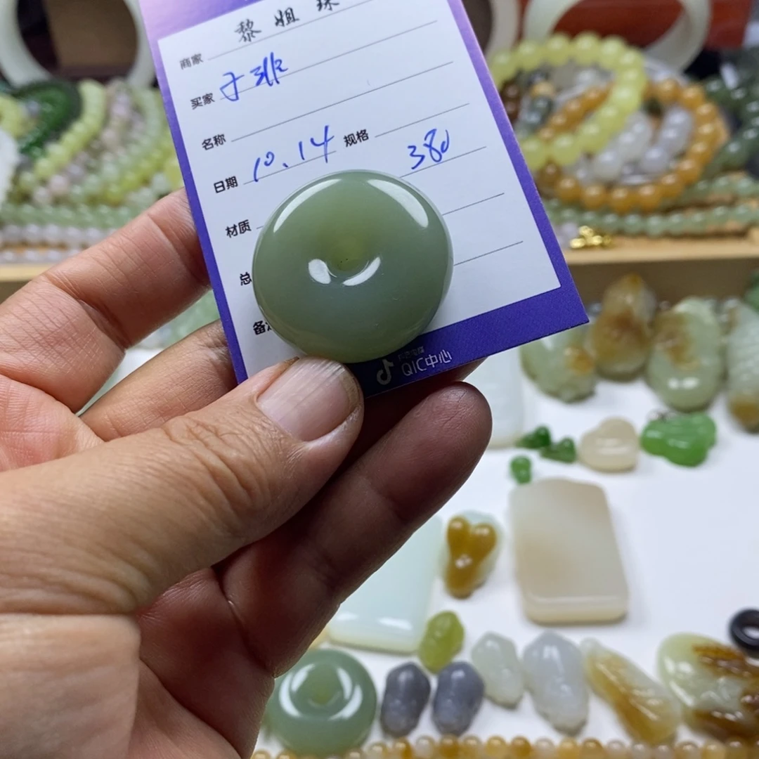 子****和田玉（糖玉）银S925镶嵌颈饰